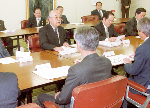 2001年1月31日開催のヴァンフォーレ山梨スポーツクラブ臨時総会。経営陣の一新を決め「新生ヴァンフォーレ」が歩みをスタート