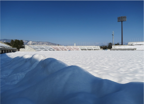 開幕戦を3月1日に控えた直前の2月14日114cmの記録的大雪が降り積もり、小瀬での開催が不可能に。急遽、国立競技場での開幕戦となる。