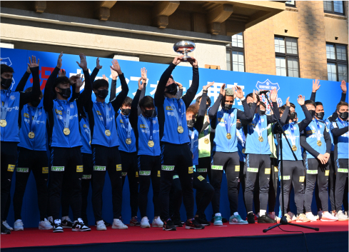10月29日に開催された第49回信玄公祭りにて天皇杯優勝記念パレードを実施して頂く。県民栄誉賞も受賞。