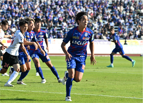2021年から特別指定選手として選手登録し、この年新加入となった三浦颯太。ACLを含む活躍が認められ、年末に日本代表(A代表)にサプライズ選出、翌年1月1日に行われた代表戦に出場した。2024年は川崎フロンターレに移籍。