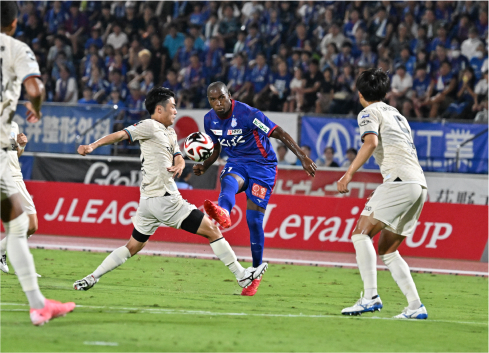 018年ぶりのルヴァンカップでの一戦。今季新加入でリーグ戦では12得点と気を吐いたアダイウトン